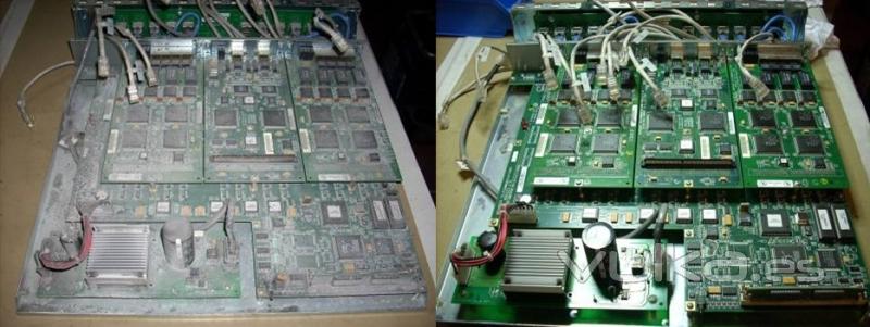 Placa electrónica antes y después de su tratamiento