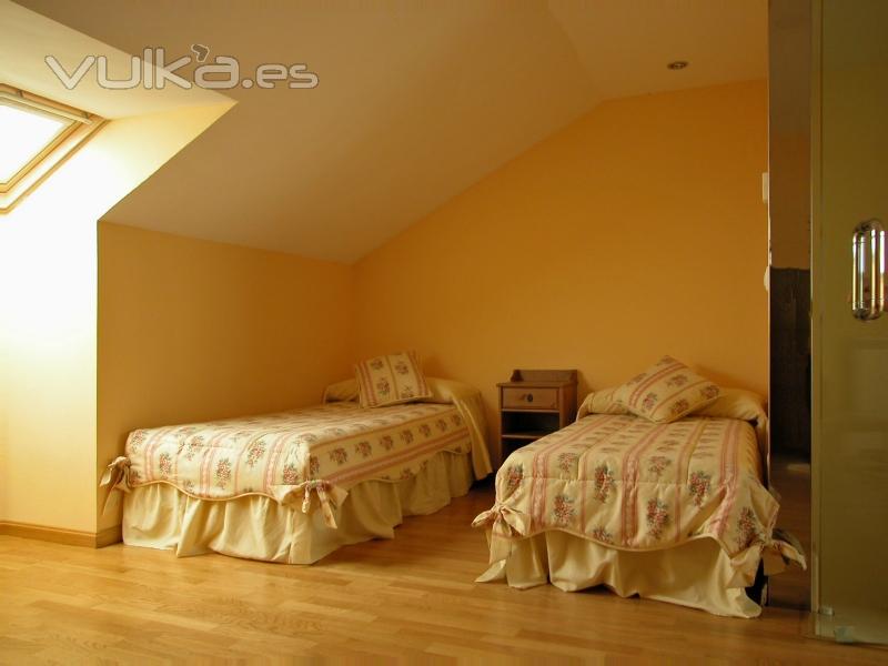 Epona Casa Rural.  Garray (Soria).  Alquiler completo (8-10 personas). (A 3 minutos de Soria Capital)