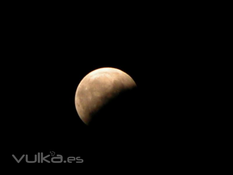 Eclipse de lluna-transici entre YIN  i YANG (foto Dr. Fsc. xavier Forns i Balcells)