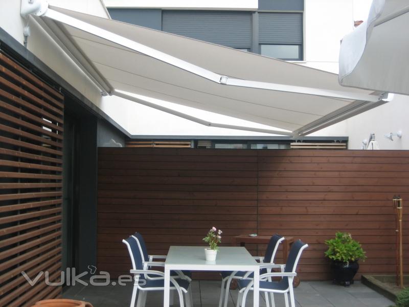 Instalacin de toldo cofre motorizado en Palafrugell