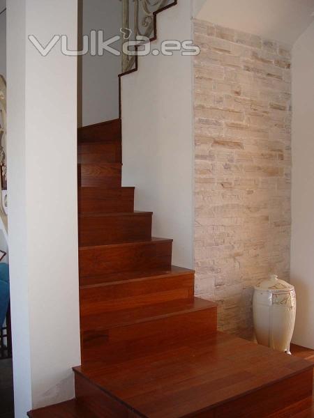 escalera en madera de jatoba