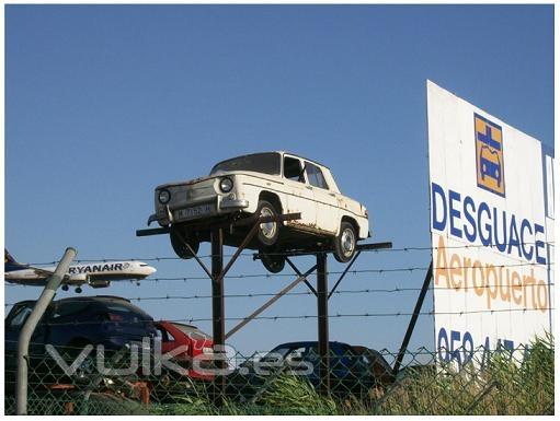 RENAULT 8 del Desguace Aero.com en Granada