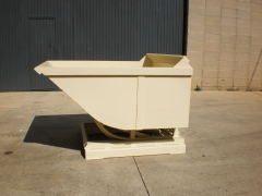 Contenedor autobasculante especial