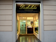 Daskalides barcelona, en muntaner 128 (esquina provenca)