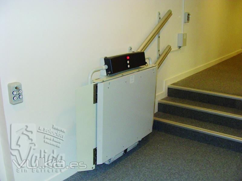 SPATIUM: Plataforma salvaescaleras para escaleras rectas