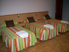 Habitacion triple bano compartido