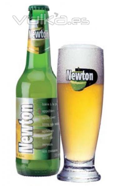 NEWTON UNA CERVEZA ASIDRADA, CON ZUMO NATURAL DE MANZANA