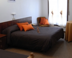 Las habitaciones disponen de bano, tv lcd con tdt, calefaccion y acceso a wifi