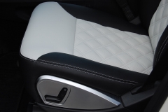 Vista de diseno bentley sobre base delantera bicolor