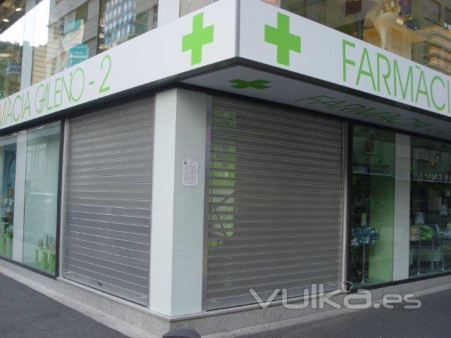 Puertas de seguridad COLLBAIX su farmacia mas segura 