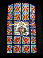 Iglesia de sta mara de palacio. vidriera sur iii. con escudo imperial.
