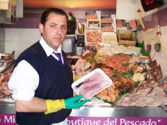 Servicio de limpieza total del pescado, y entrega en bandeja plastificada