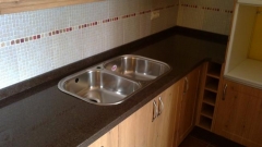 Cocina en silestone marron jupiter