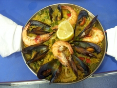 Paella de marisco, se hace al momento (30 minutitos)