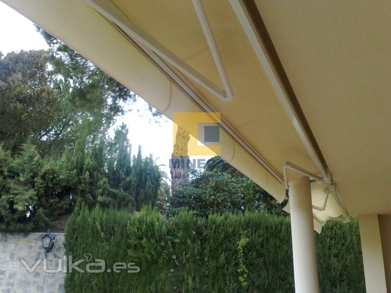 toldo motorizado con sensor de viento instalado por luis calatayud VALENCIA