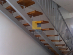 Escalera con peldano de madera fabricada por luis calatayudvalencia