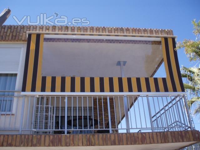 Toldo brazo fijo con ventana 