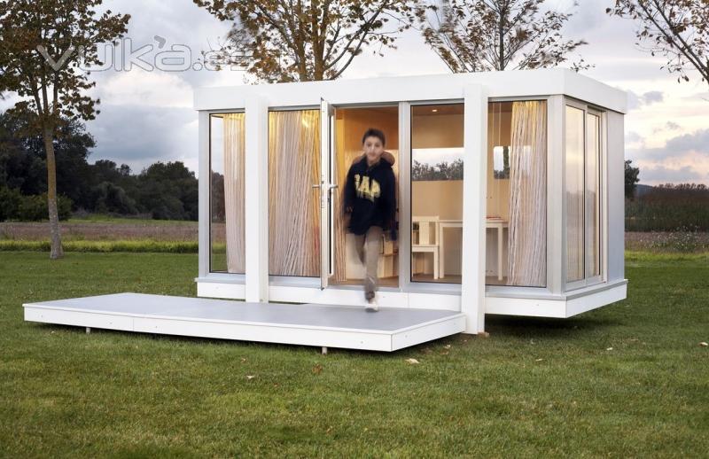 Casita de jardín para niños. Lineas puras y perfección en los detalles