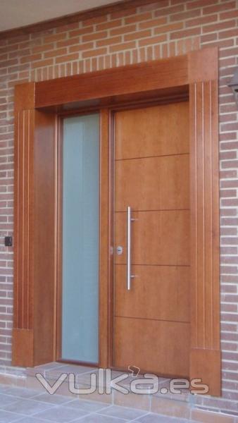 PUERTA ACORAZADA A D L GARDESA F3000 FIJO LATERAL MADERA INOX