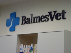 sala de espera de Balmesvet clinica veterinaria. Veterinarios Barcelona.www.balmesvet.com