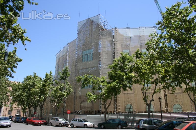 Lona de cubrición de fachada de 4000 m2. Edificio LA LANERA. Impresión digital. Rótulos Cebra.