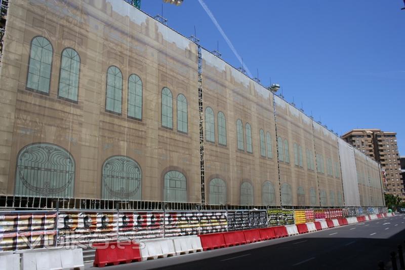 Lona de cubrición de fachada de 4000 m2. Edificio LA LANERA. Impresión digital.  Rótulos Cebra.