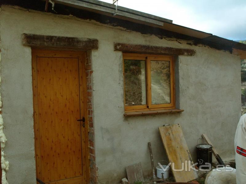 Puerta y ventana de aluminio imitacin madera