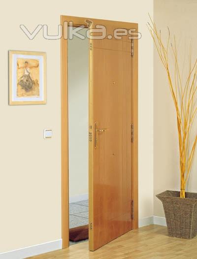 Puerta Cortafuego de Madera Blindada EI2-30 y EI2-60 para Hoteles y Viviendas.