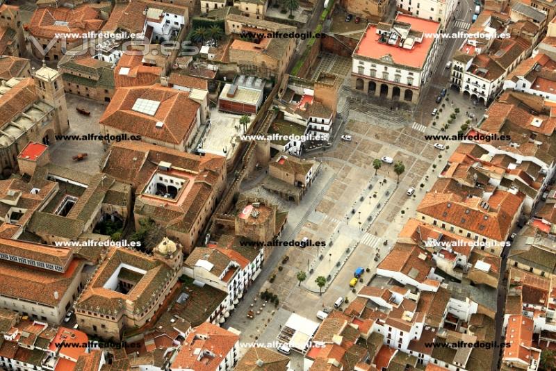 Fotografa area de la Plaza Mayor de Cceres.