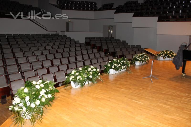 Floristeria Allium Decoracion Floral Escenario Auditorium