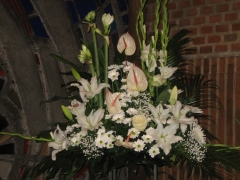 Decoracion con flores en centro de mesa por allium floristas