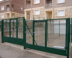 Puertas galvanizadas + plastificadas en verde