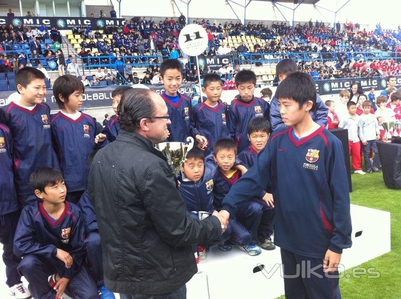 FIAT  COPA  MIC 2012  MUndialito Futbol. Entrga del gerente al equipo JAPONES