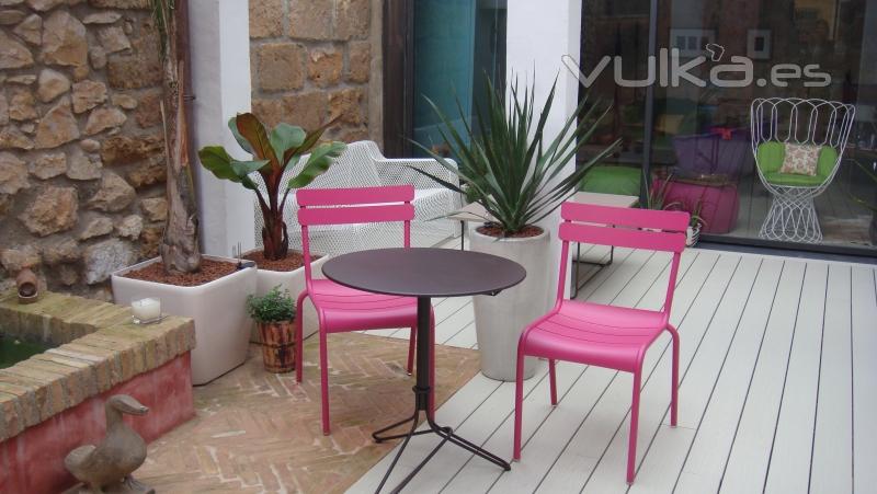 Tomase un respiro en el patio de la tienda degustando un t o caf