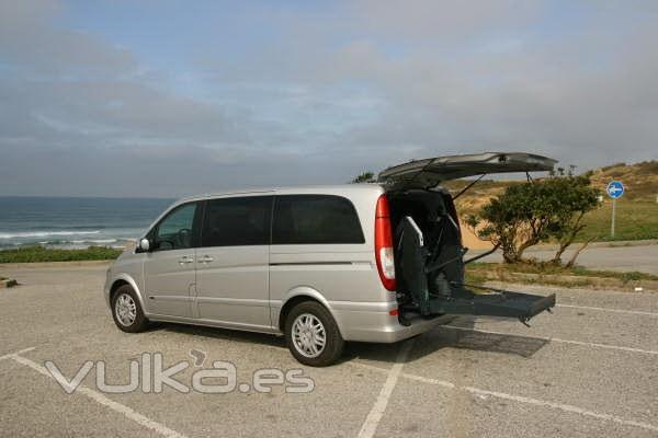 Mercedes-Benz - Viano adaptada para personas con movilidad reducida en su propia silla de ruedas