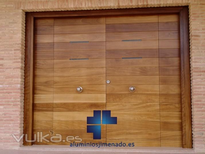 Puerta entrada a vivienda 02