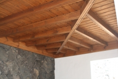 Pergola de madera en esquina