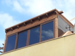 Cerramiento de terraza  con pergola y aluminio