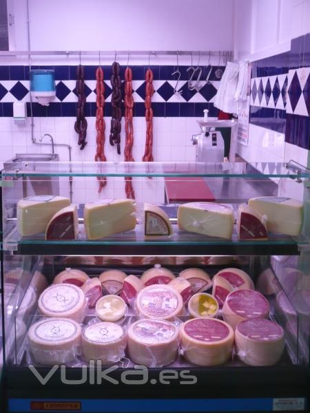 Carniceria Ramn, venta de queso manchego puro de oveja y productos crnicos caseros.