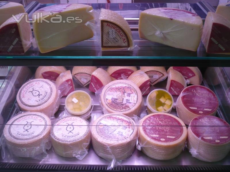 Carniceria Ramn, venta de queso manchego puro de oveja y productos crnicos caseros.