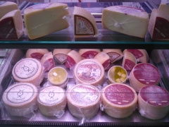 Carniceria Ramón, venta de queso manchego puro de oveja y productos cárnicos caseros.