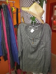 Blusa hippie: 10 euros, pantaln: 10 euros, sombrero: 3 euros