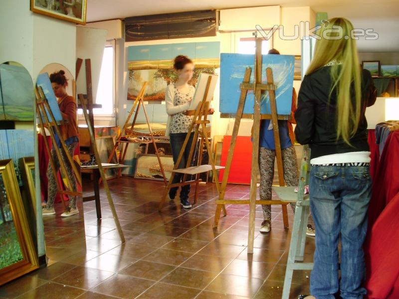 Clse de dibujo y pintura en la academia de Carlos Roces. Mayo 2011
