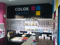 Interior tienda color plus fuenlabrada