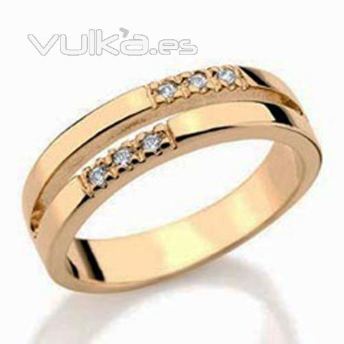 Anillo baado en oro con zirconitas