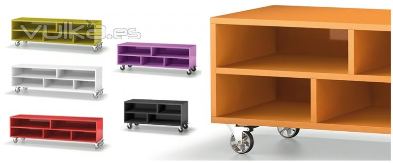 Comedor moderno con carros en mltiples colores