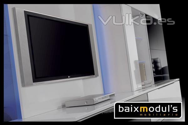 Comedor moderno con trasera TV iluminada con leds