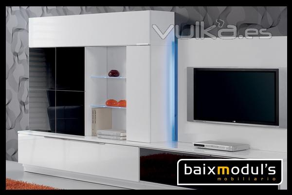 Comedor moderno en color blanco e iluminado con leds