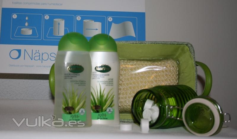 Cesta baos con cosmticos de aloe vera,nps para desmaquillarte y mascarillas