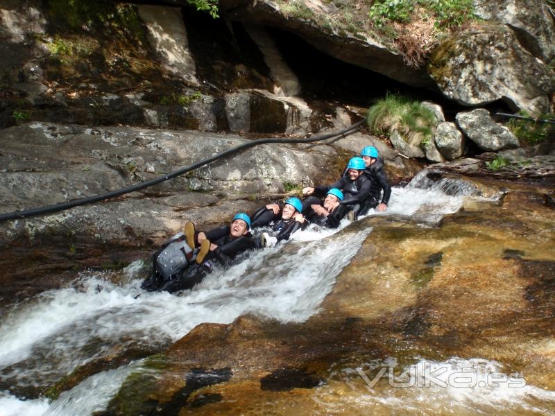 Descenso de barrancos JerteXtrem: divertido tobogán!!